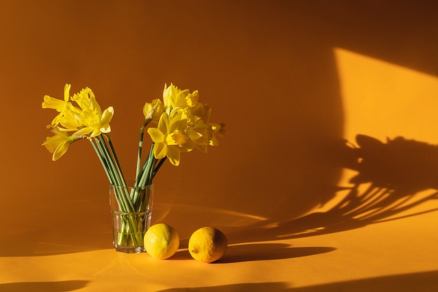 Påskeliljer til påskebordet: Tips til smukke dekorationer